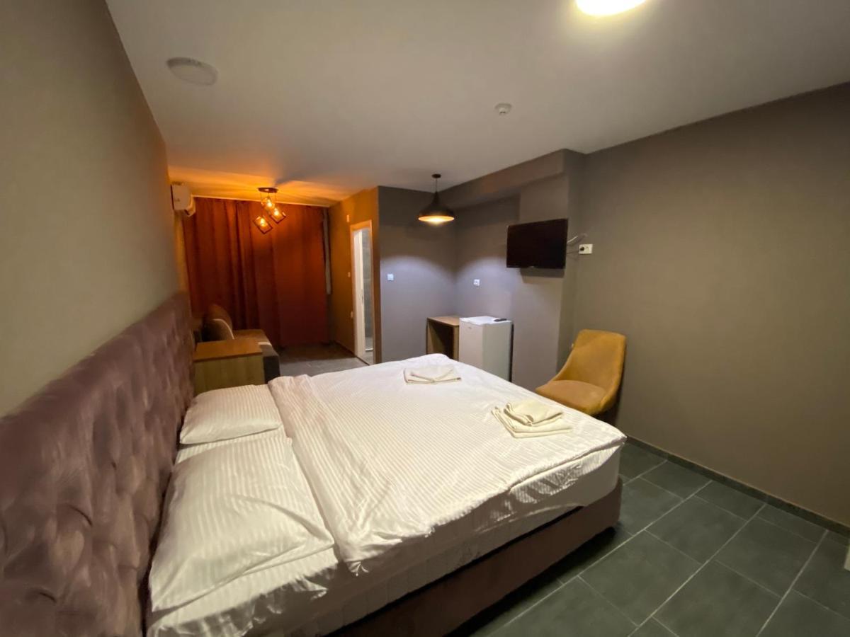 Hotel Fama Skopje Exterior photo